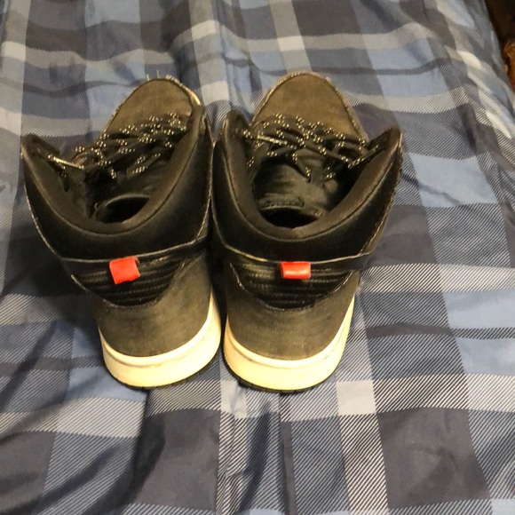 Nike shoes - Picture 2 of 3